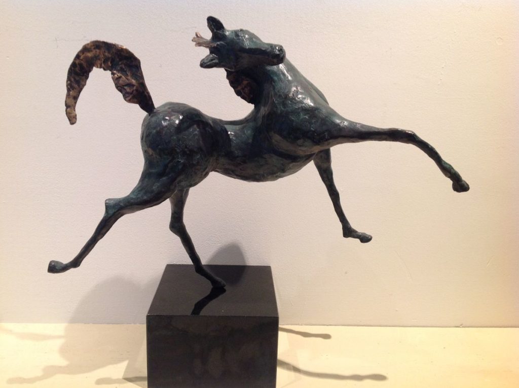 C2521 Marjolijn Dijkhuis Het paard dat graag balletdanser had willen zijn Brons, ca. 33.5 cm hoog, Sculpturen te koop aangeboden