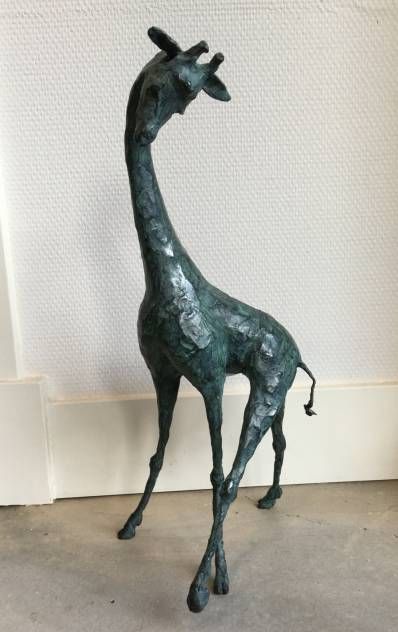 Kunstenaar Marjolijn Dijkhuis C2979, Marjolijn Dijkhuis
De giraffe,
brons, sculptuur
47 cm hoog, oplage 1/12